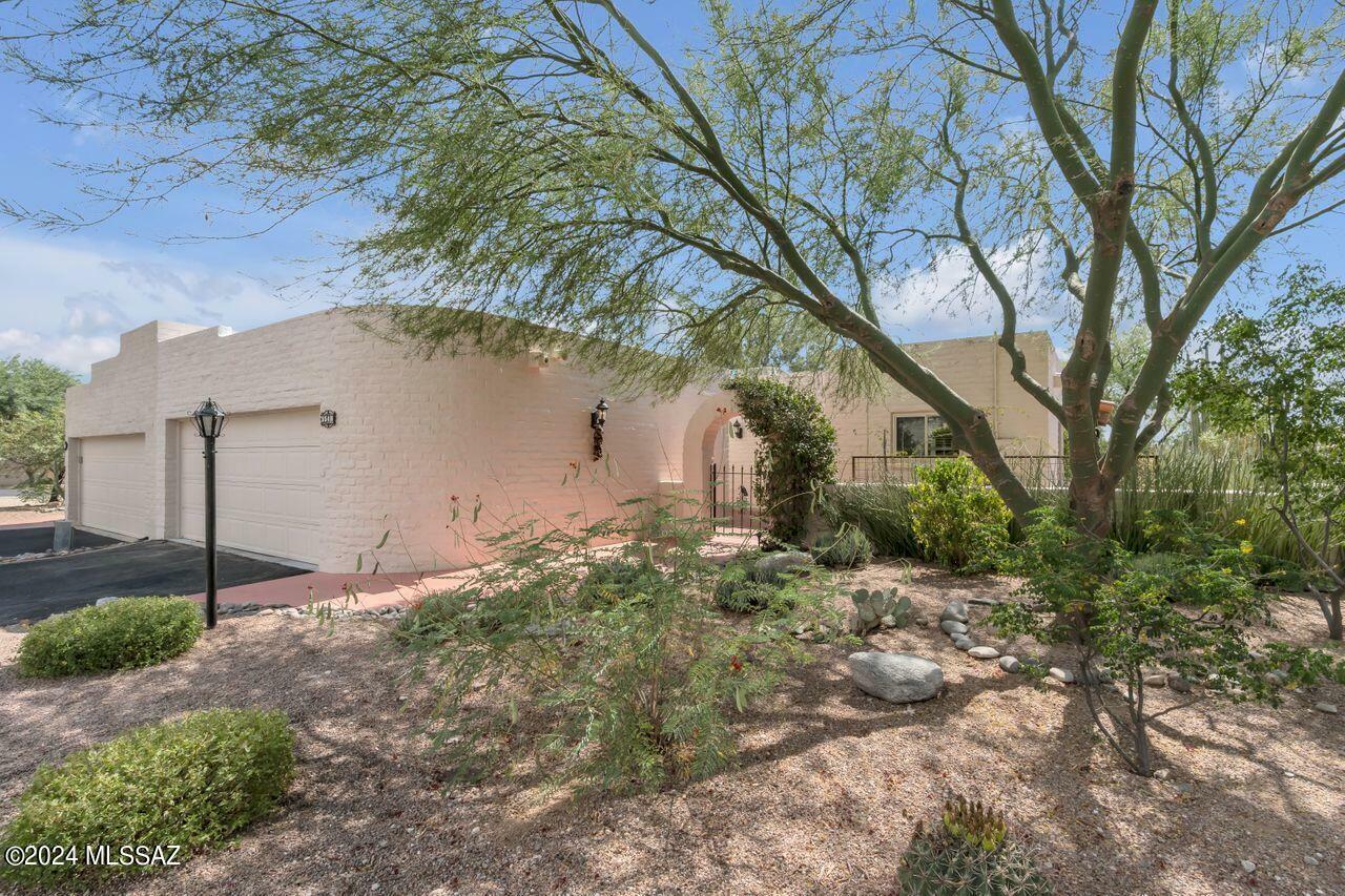 Property Photo:  5540 E Valle Del Sol  AZ 85750 