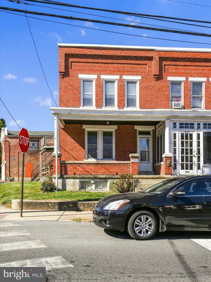 Property Photo:  700 N Pine Street  PA 17603 