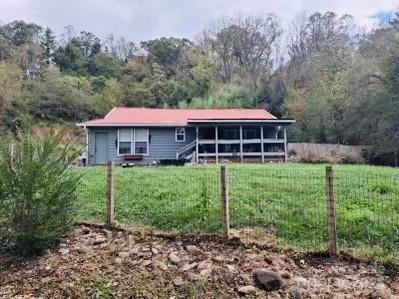 Property Photo: 427 Weaverville Road NC 28804