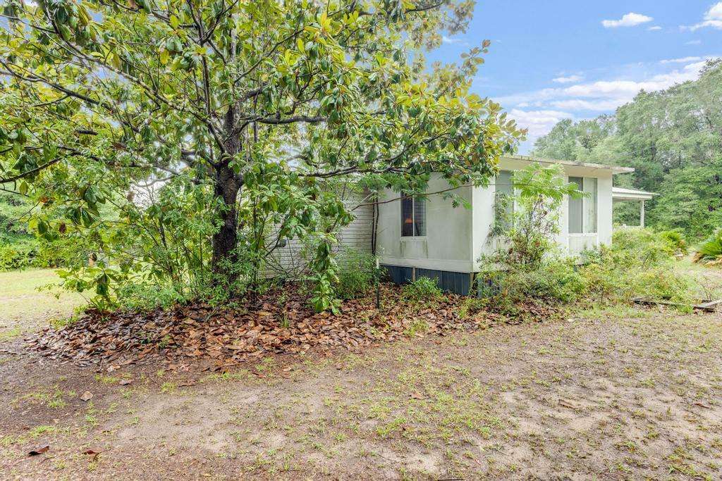 Property Photo:  5195 Galliver Cut Off  FL 32531 