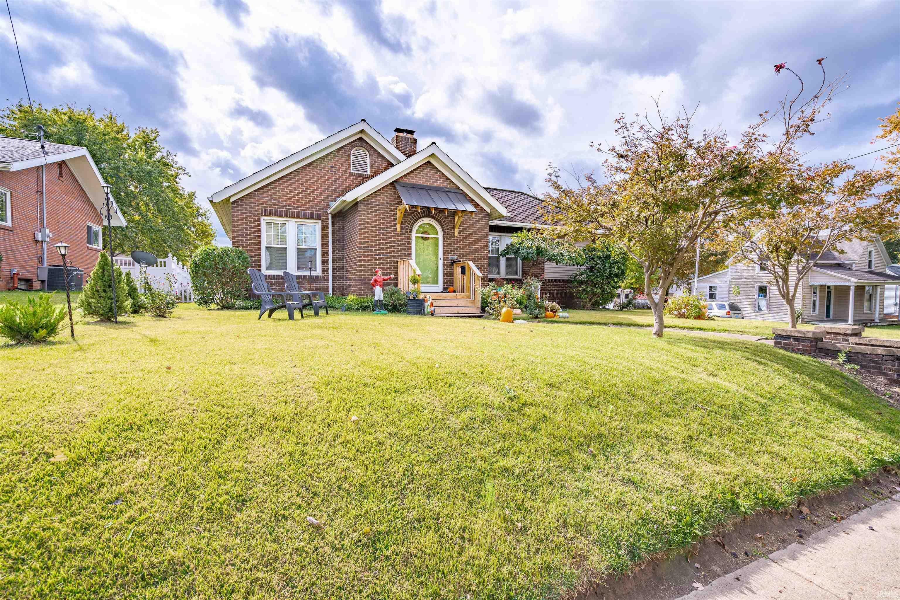 Property Photo:  503 E Locust Street  IN 47601 