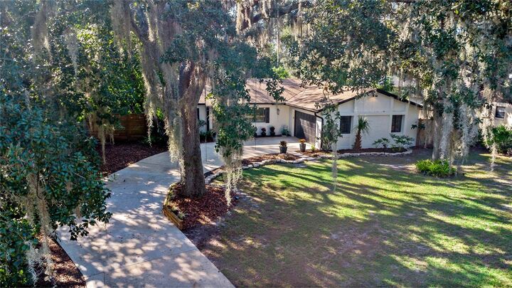 Property Photo: 1230 Hollyridge Trail FL 32751