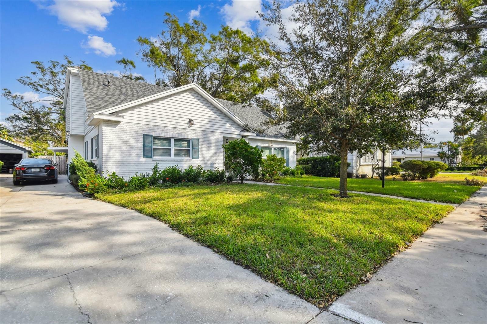 Property Photo:  216 S Shore Crest Drive  FL 33609 