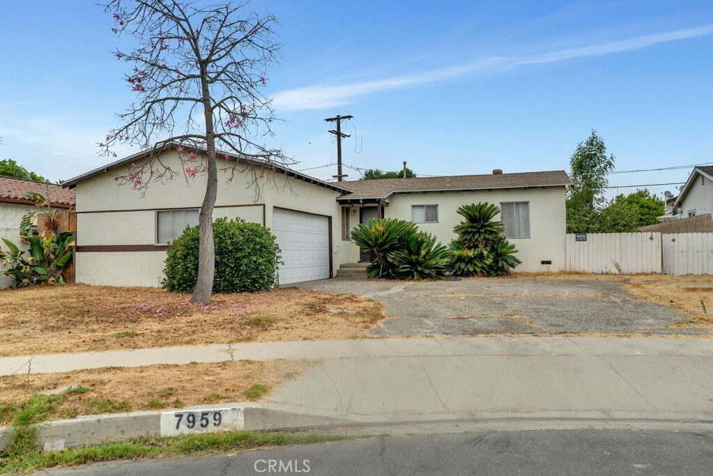 Property Photo:  7959 Longridge Avenue  CA 91605 