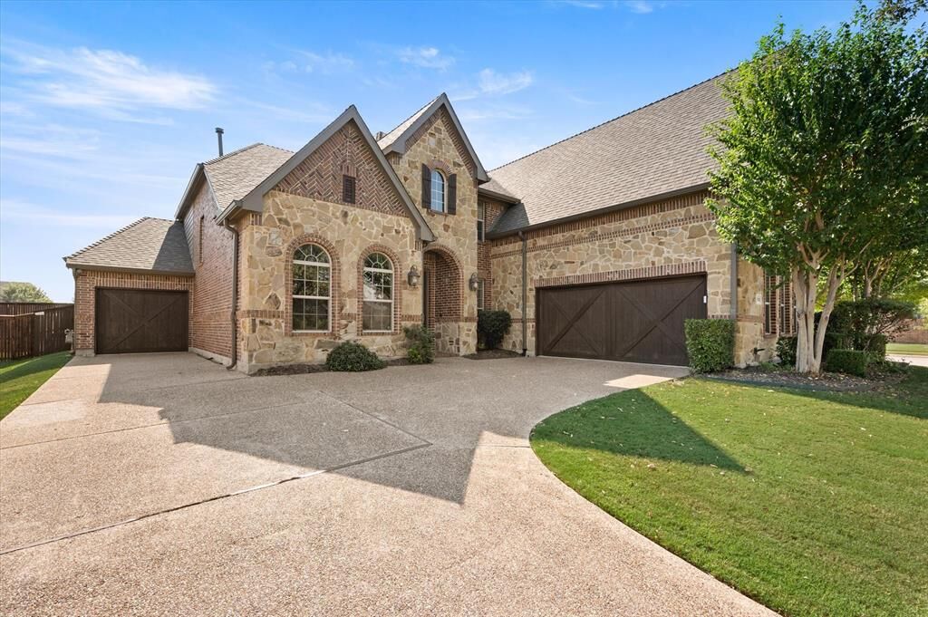 Property Photo:  2700 Broadway Drive  TX 76262 
