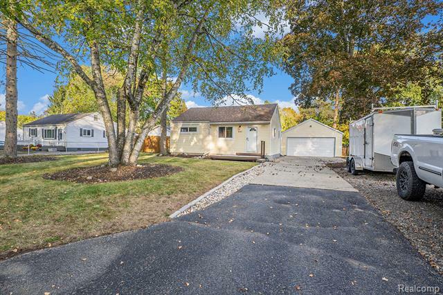 Property Photo:  441 Clayburn Boulevard  MI 48327 