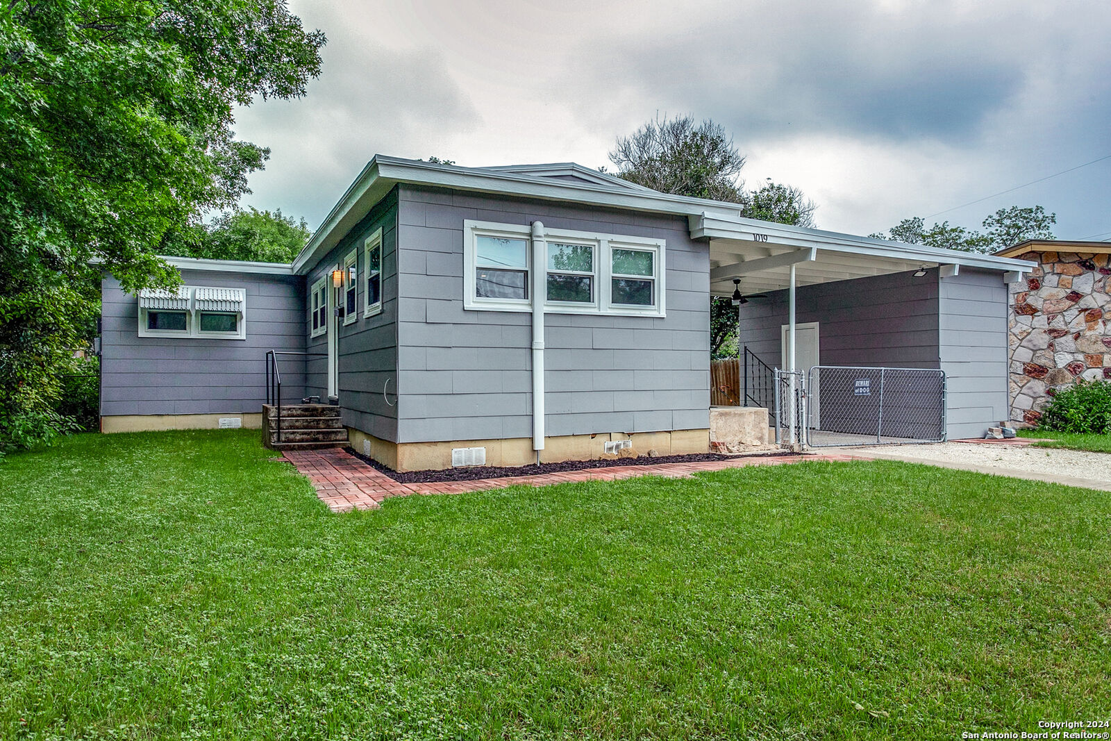 Property Photo: 1019 Bartholomae St TX 78155