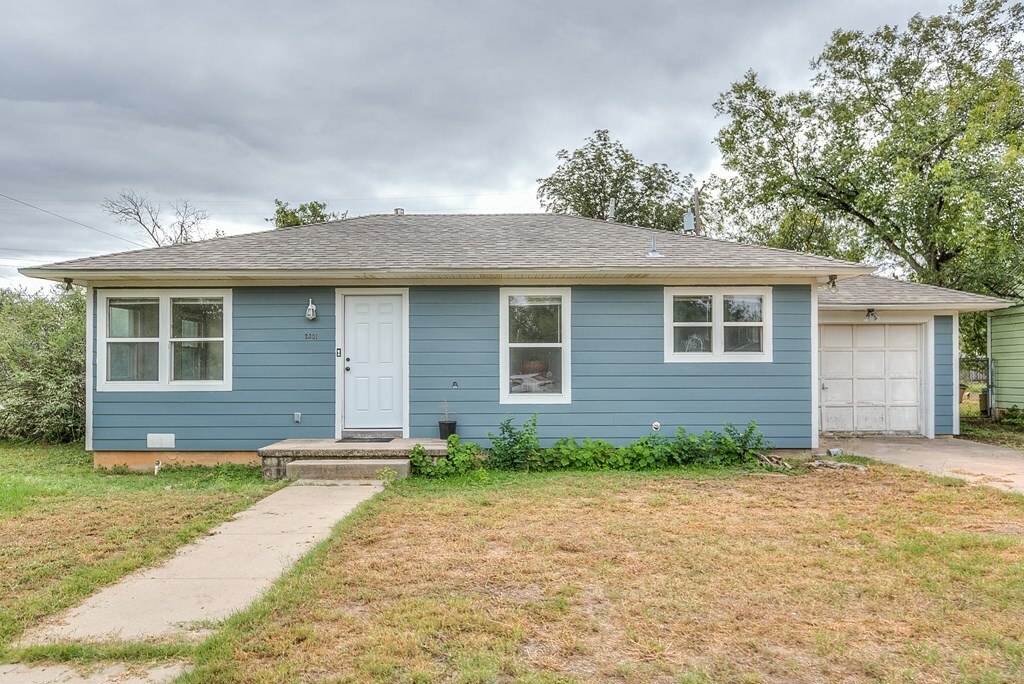 Property Photo:  2301 W Concho Ave  TX 76901 