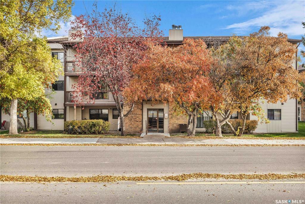 325 Kingsmere Boulevard 304  Saskatoon SK S7J 4J6 photo