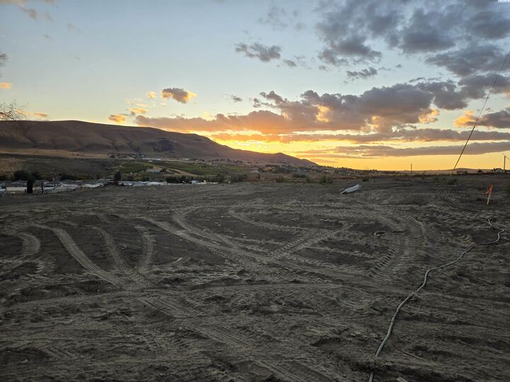 713 W 13th  Benton City WA 99320 photo