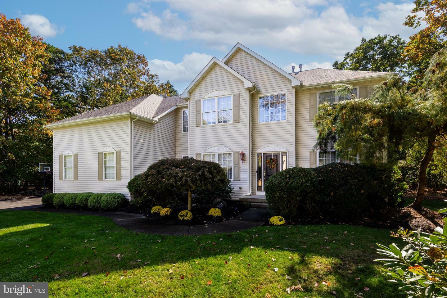 Property Photo:  4 Norman Rockwell Way  NJ 08053 