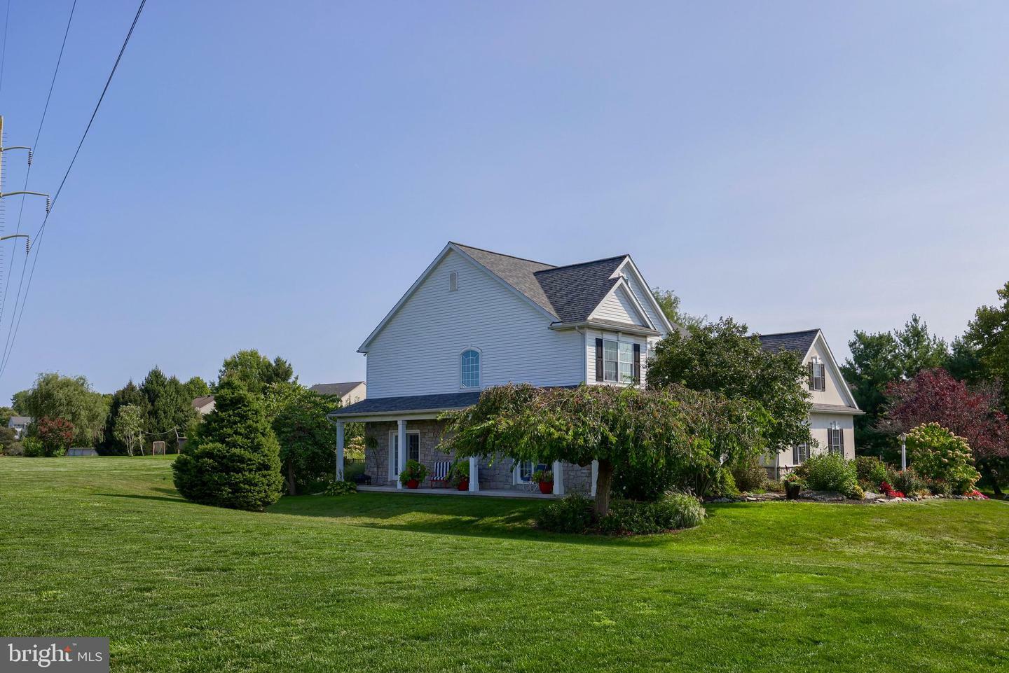 Property Photo:  1860 Windy Hill Road  PA 17602 