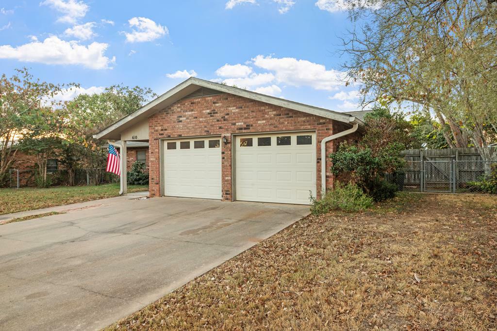 Property Photo:  610 Bowie  TX 78624 