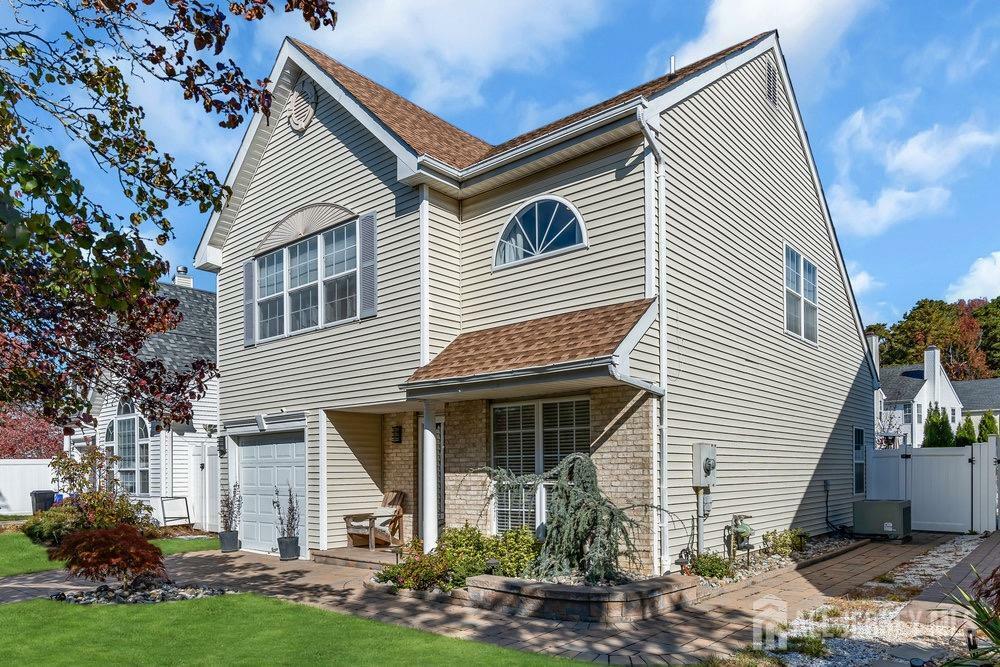 Property Photo:  43 Tall Oaks Court  NJ 08857 