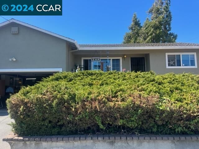 Property Photo: 830 Appian Way CA 94564