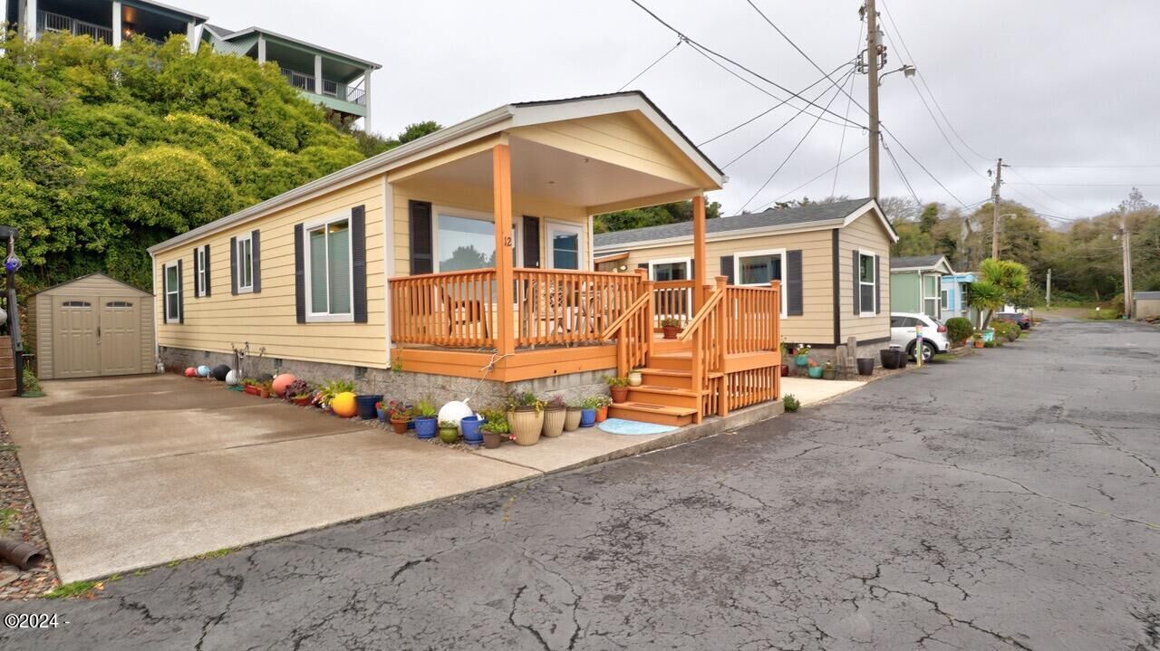 Property Photo:  392 NW 3rd Street #12  OR 97365 