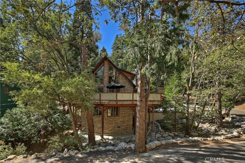 Property Photo:  385 Iris Drive  CA 92391 