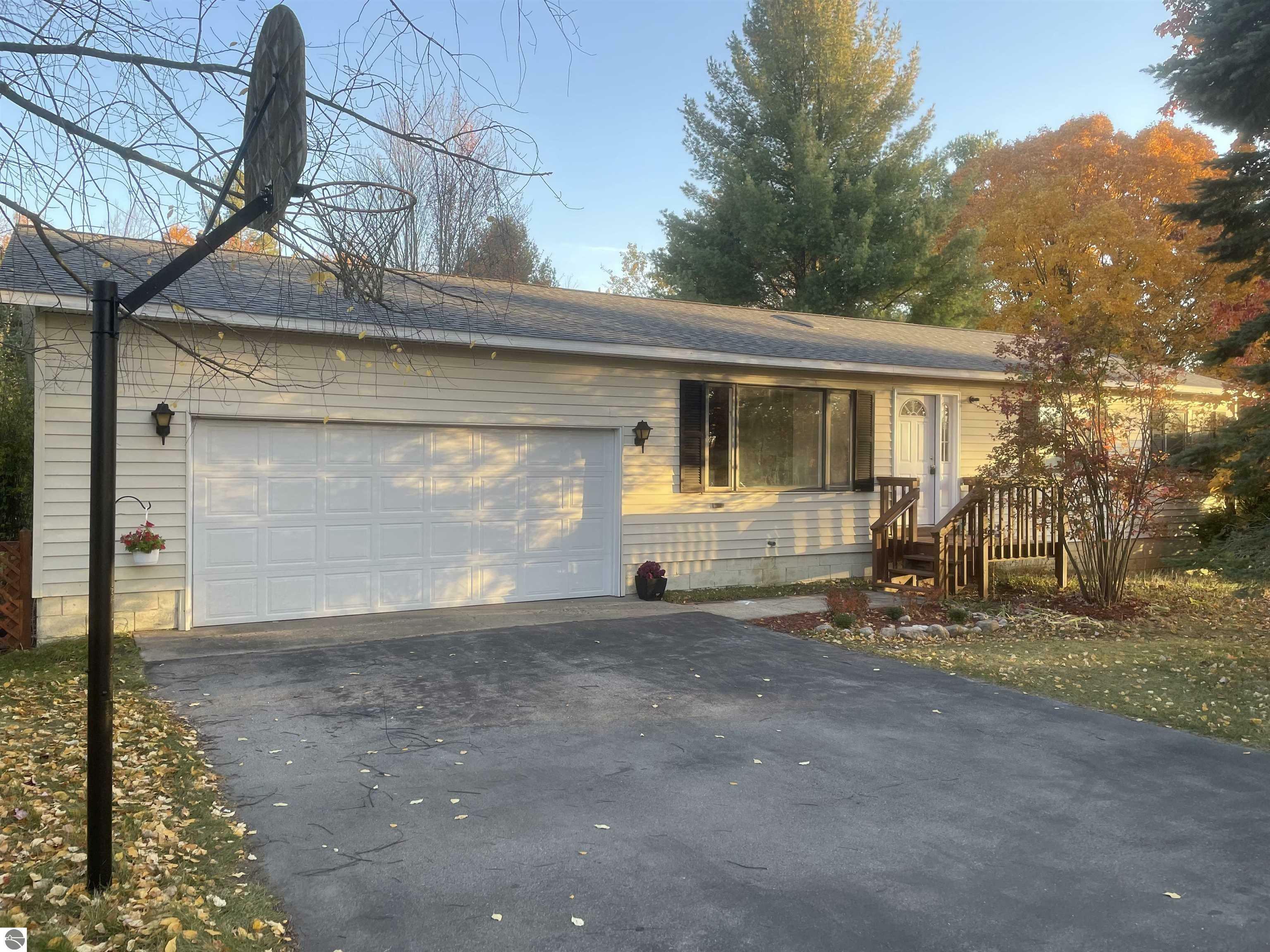 Property Photo:  1544 Green Lawn Drive  MI 49637 