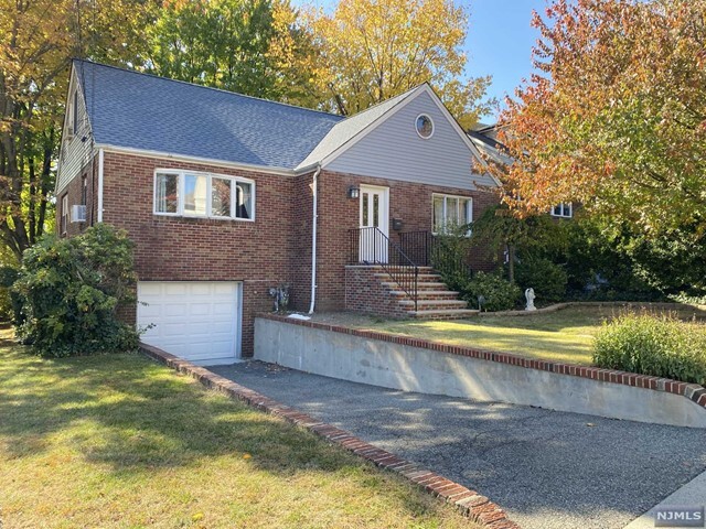 Property Photo:  244 Dorincourt Road  NJ 07024 