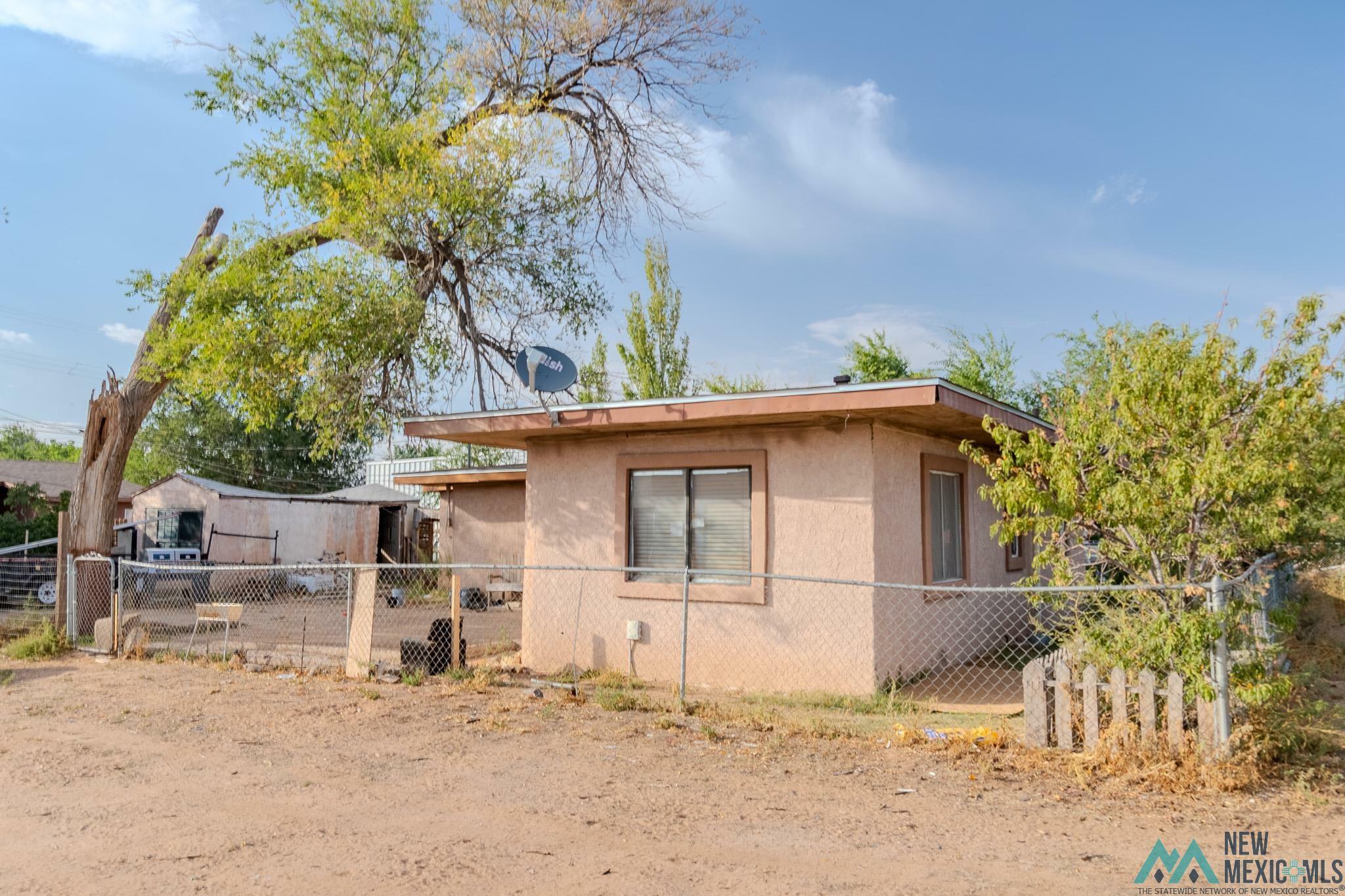 Property Photo:  814 E 4th Street  NM 88101 