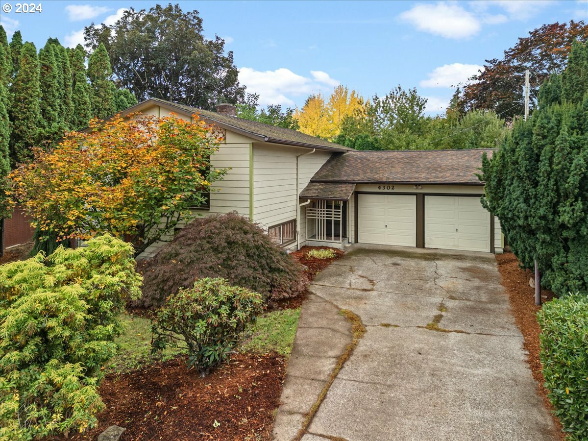 4302 SE Fieldcrest Dr  Milwaukie OR 97222 photo