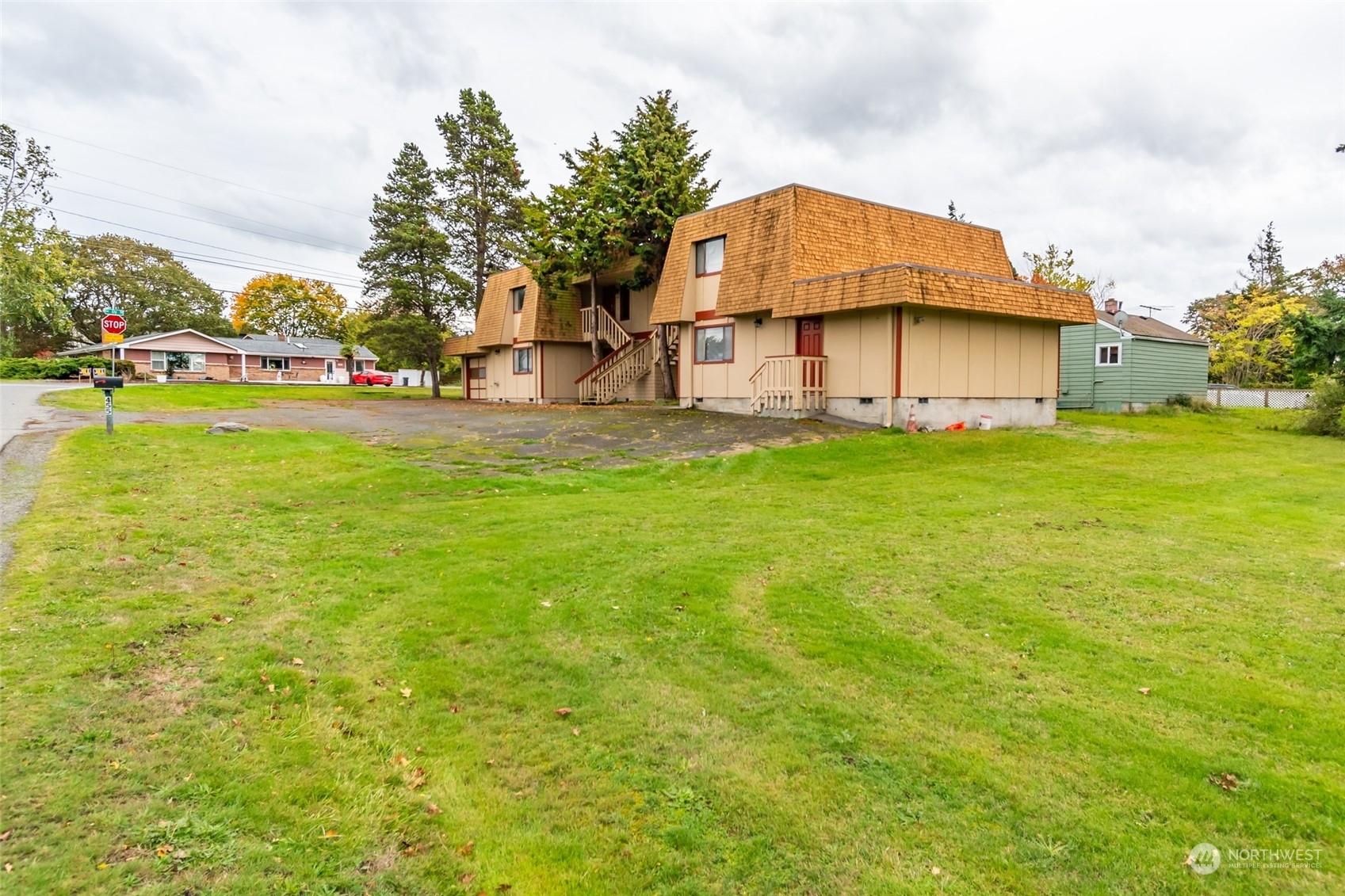 Property Photo:  455 SE 8th Avenue  WA 98277 