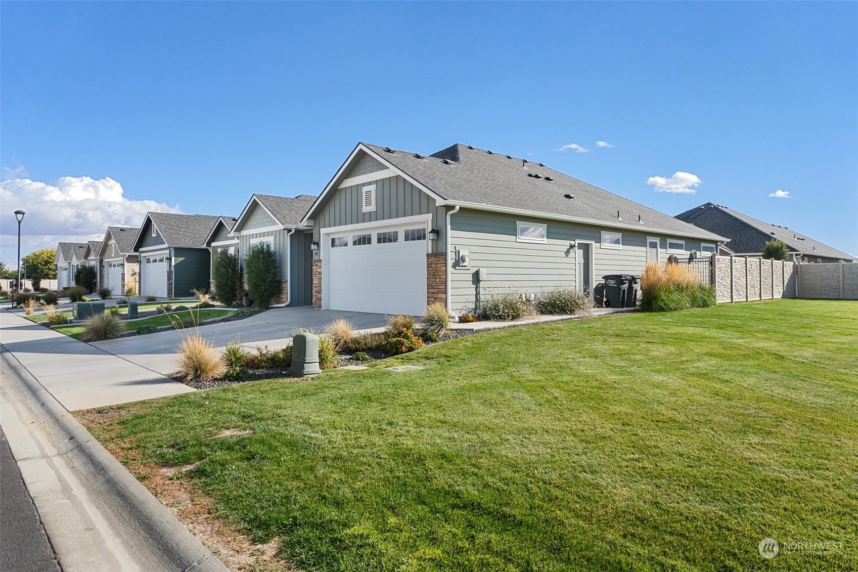 Property Photo:  918  N M Loop Dr SW  WA 98848 