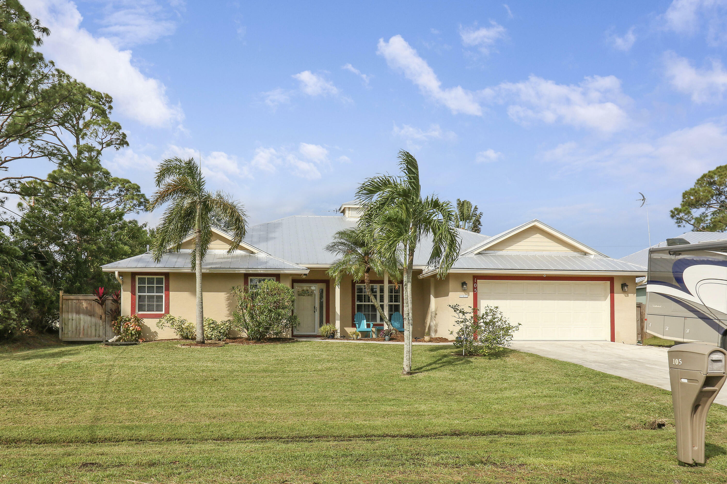 Property Photo:  105 SE Crosspoint Drive  FL 34983 