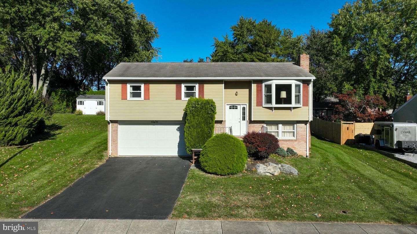 Property Photo:  26 S Oak Street  PA 17543 