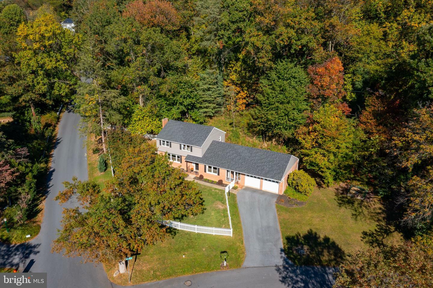 Property Photo:  2337 Woodwick Road  PA 17601 