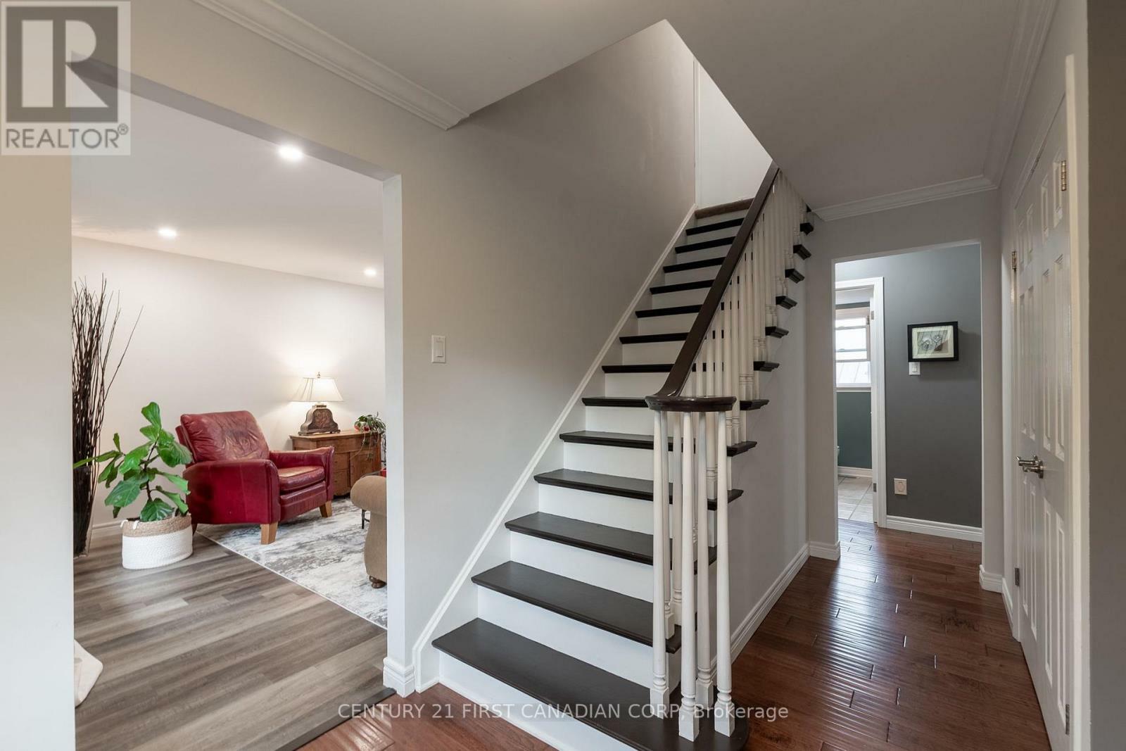 Photo de la propriété:  178 Guildford Crescent  ON N6J 3Y6 