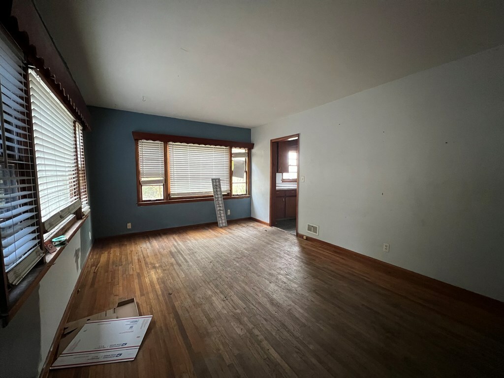 Property Photo:  504 North 8th Street  IA 50501 