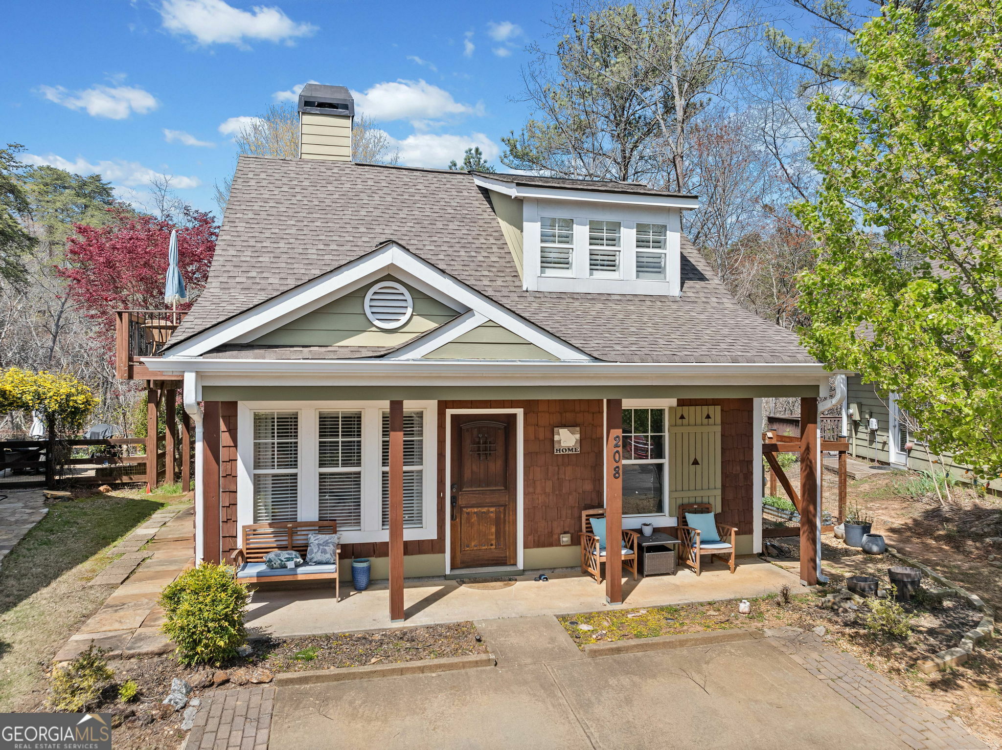 Property Photo: 208 Lakeside Drive GA 30183