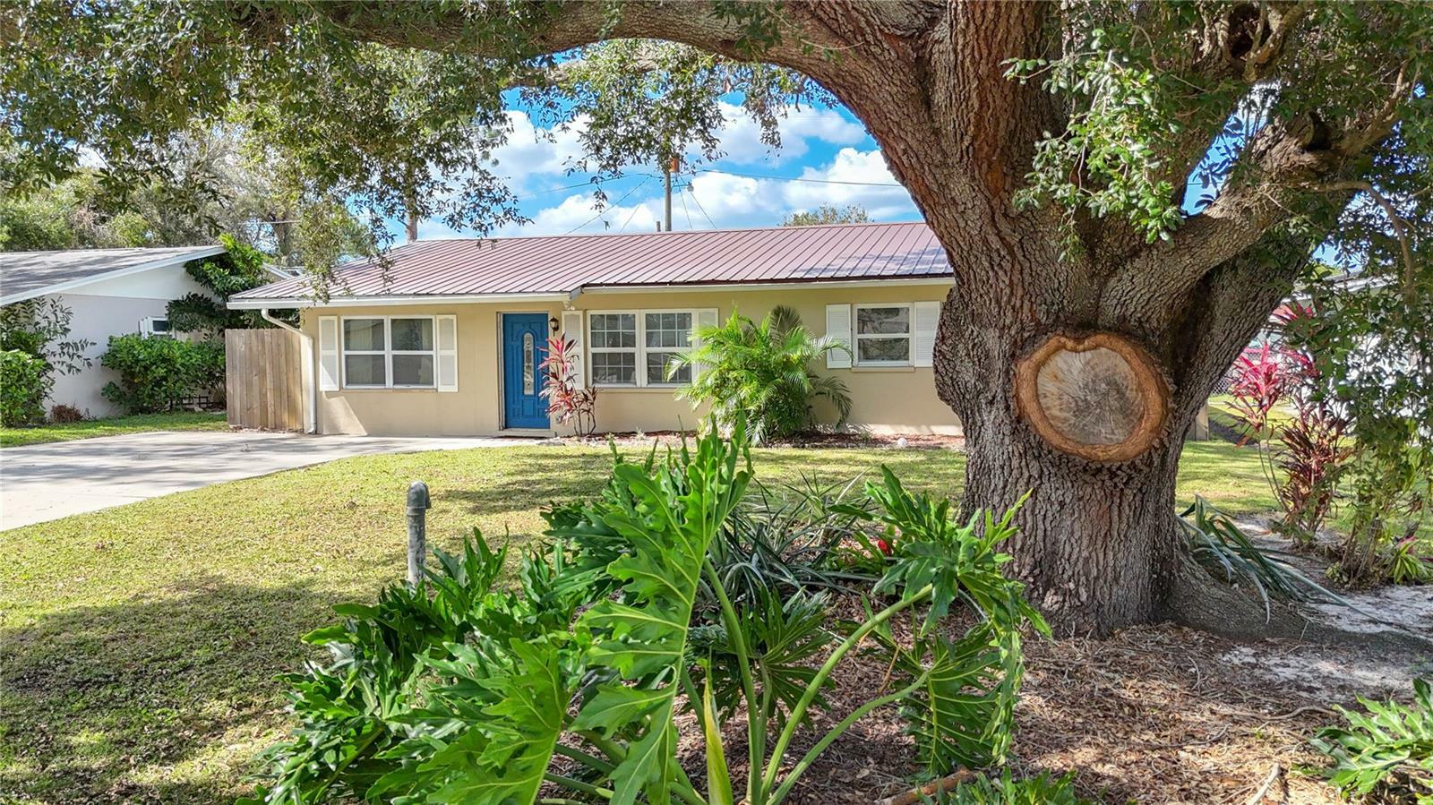 Property Photo:  2320 Amanda Drive  FL 34232 