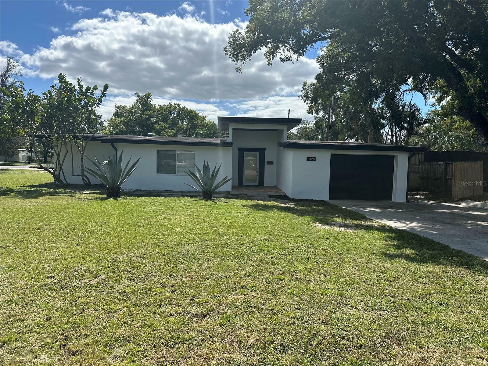 Property Photo:  2128 Sycamore Drive  FL 32789 