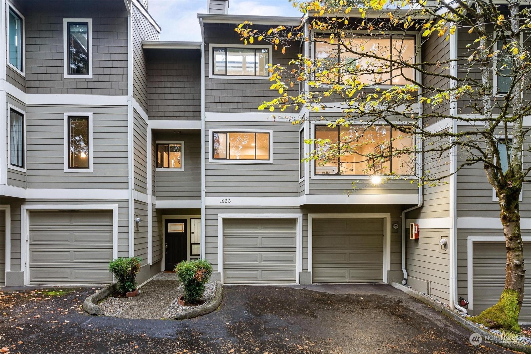 1633 107th Avenue SE 6  Bellevue WA 98004 photo