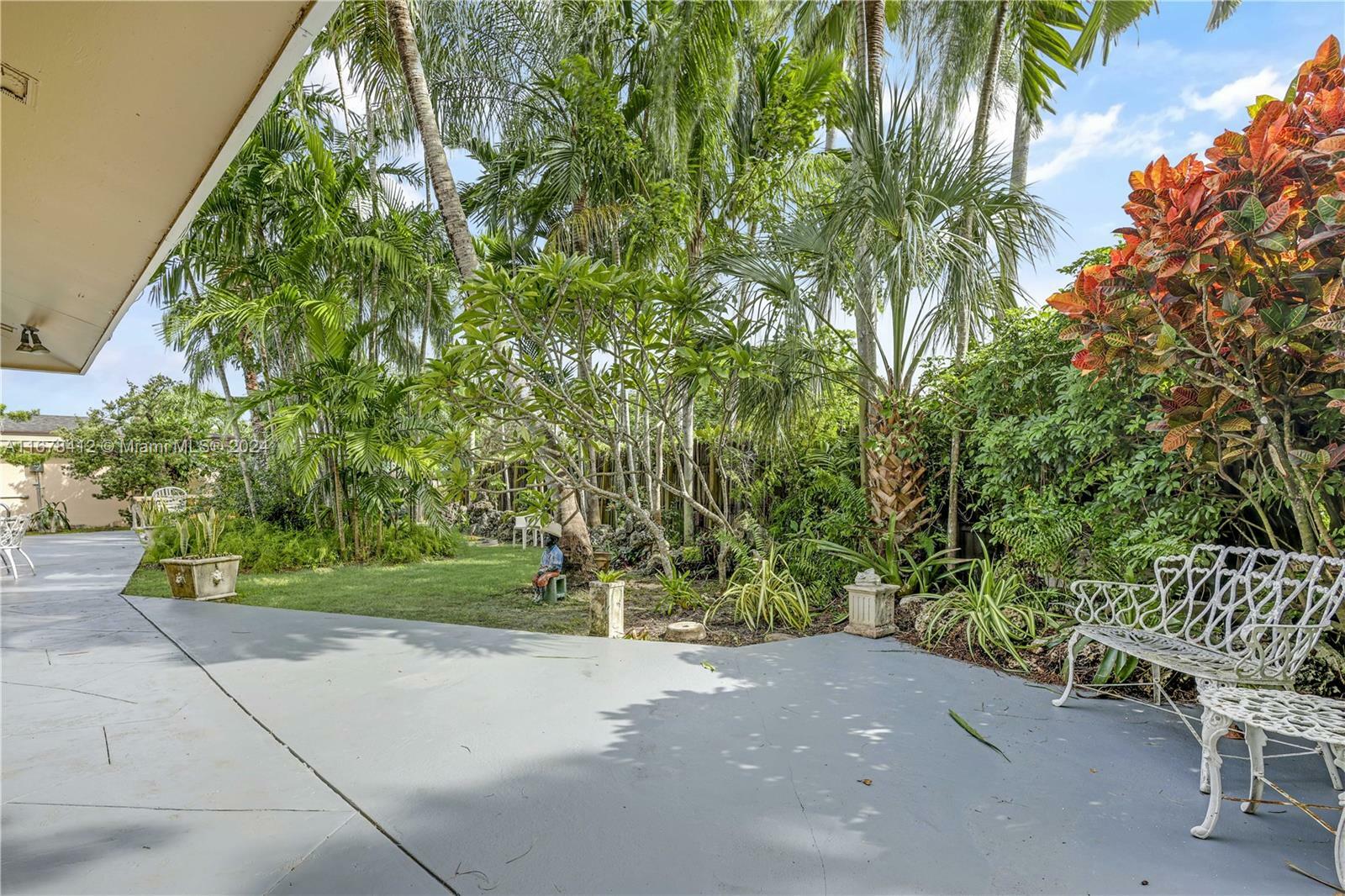 Property Photo:  10201 SW 86th St  FL 33173 