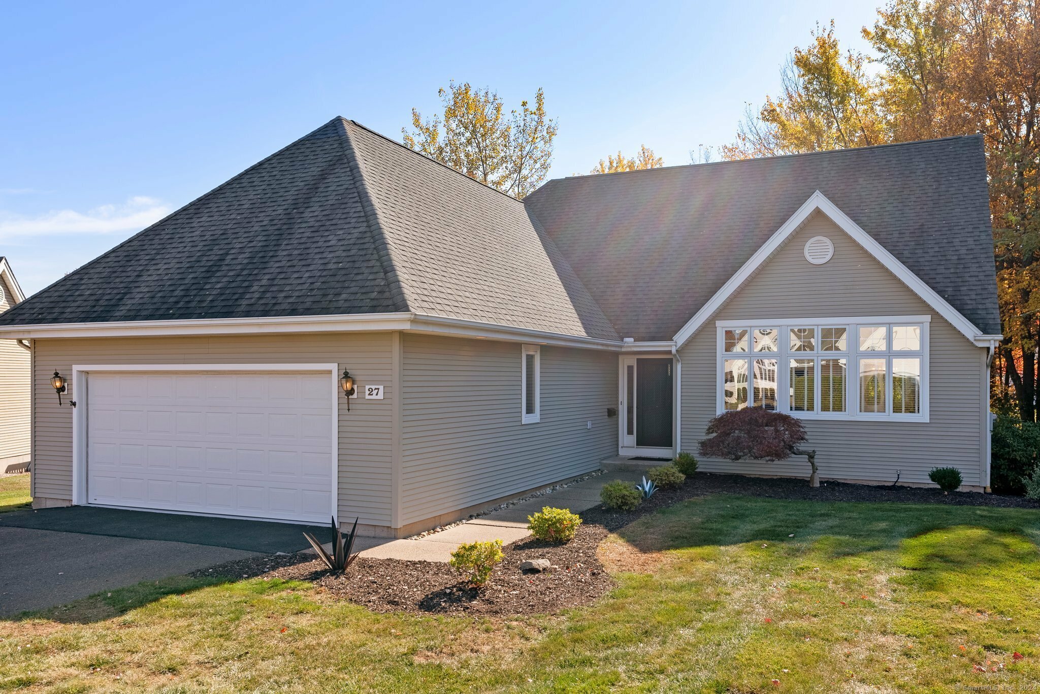 Property Photo: 27 Maxwell Drive 27 CT 06067