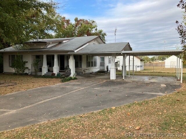 Property Photo:  611 S 30th Street  OK 74401