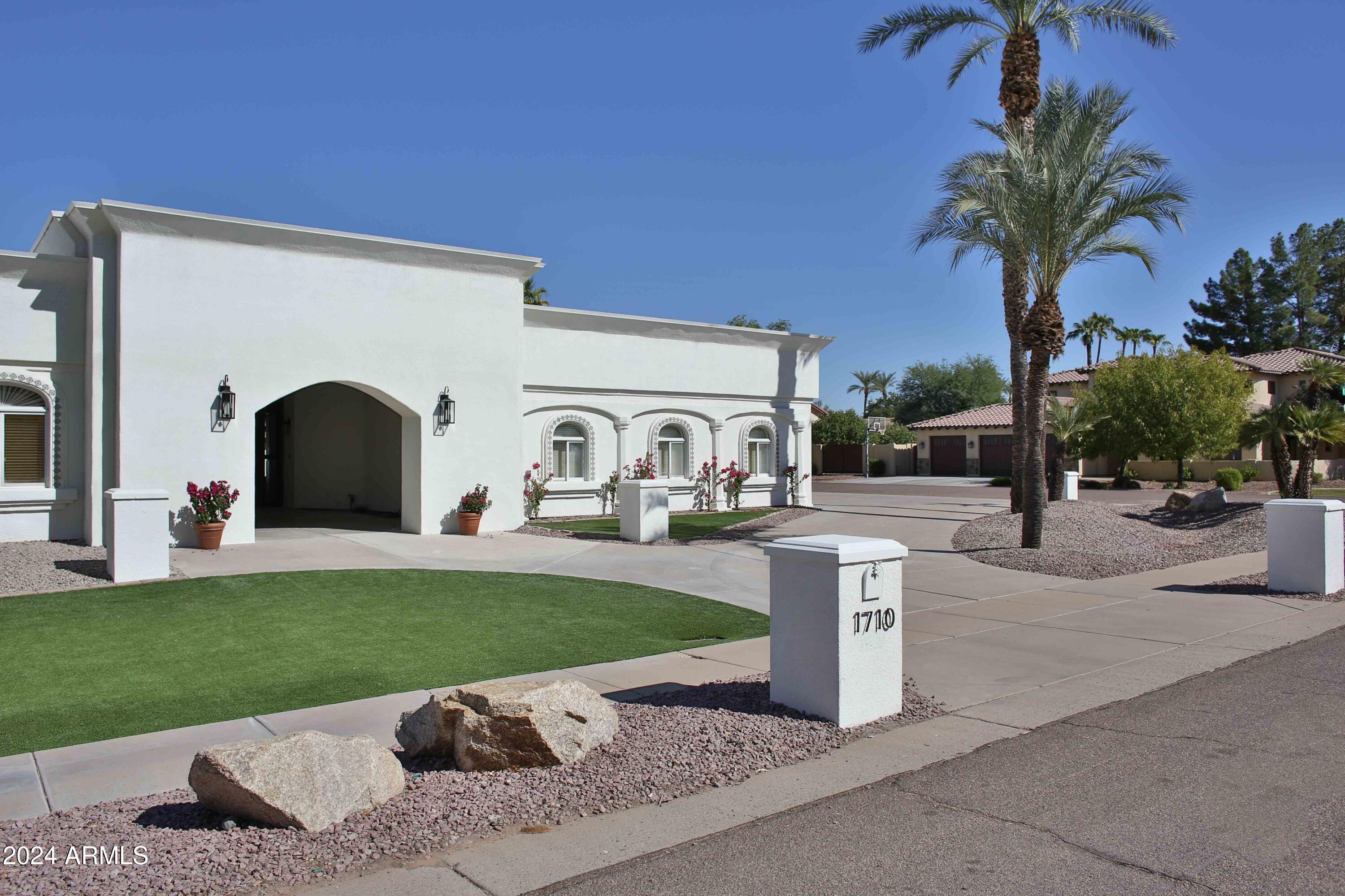 Property Photo: 1710 E La Vieve Lane AZ 85284