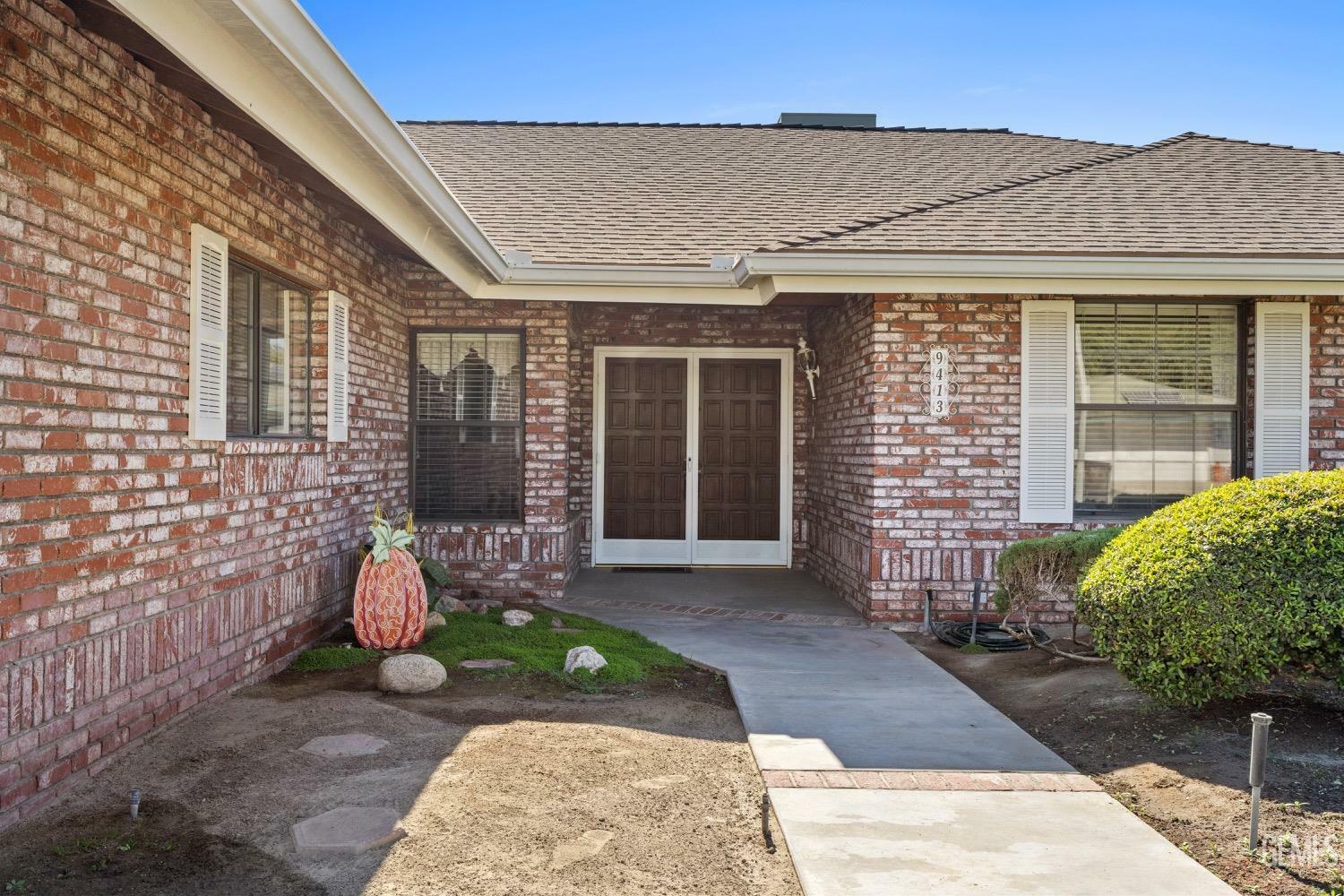 Property Photo:  9413 Hemingway Place  CA 93311 