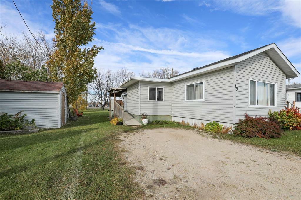 Property Photo:  19 Cottonwood Trailer Court Road  MB R0A 0R0 