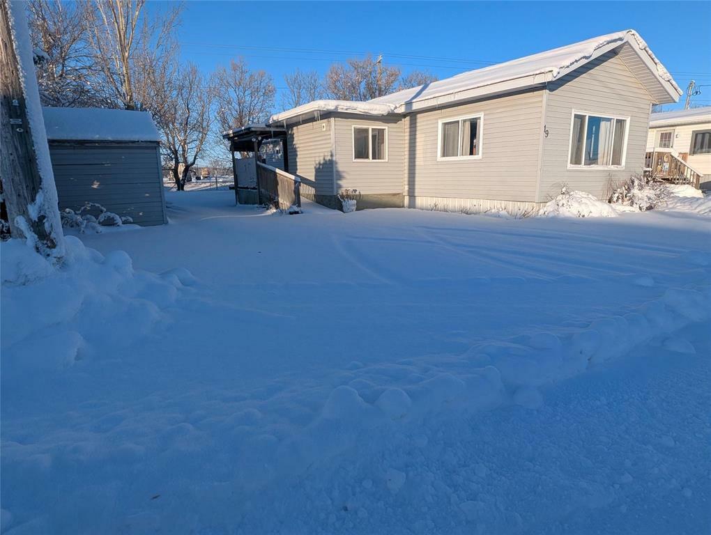 Property Photo:  19 Cottonwood Trailer Court Road  MB R0A 0R0 