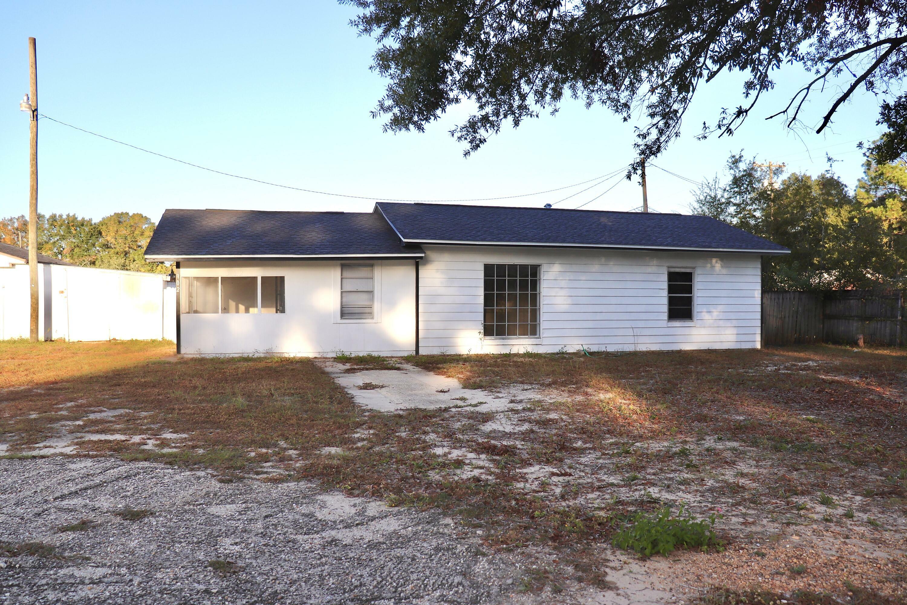 Property Photo:  302 Edgewater Drive  FL 32536 