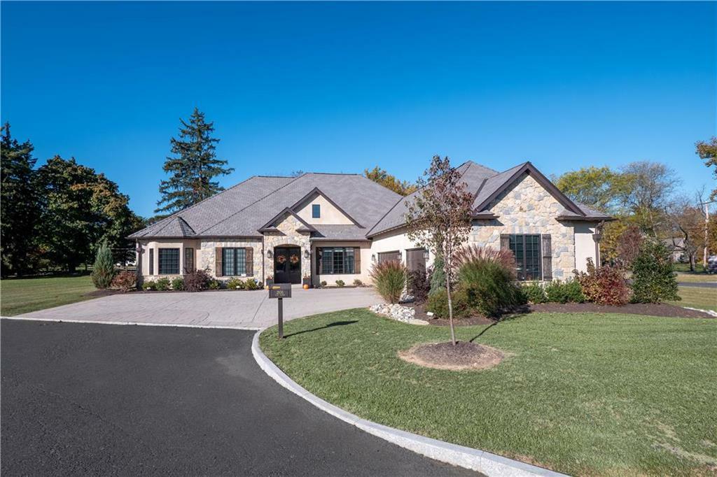 Property Photo: 2836 Clos Renoir PA 18015