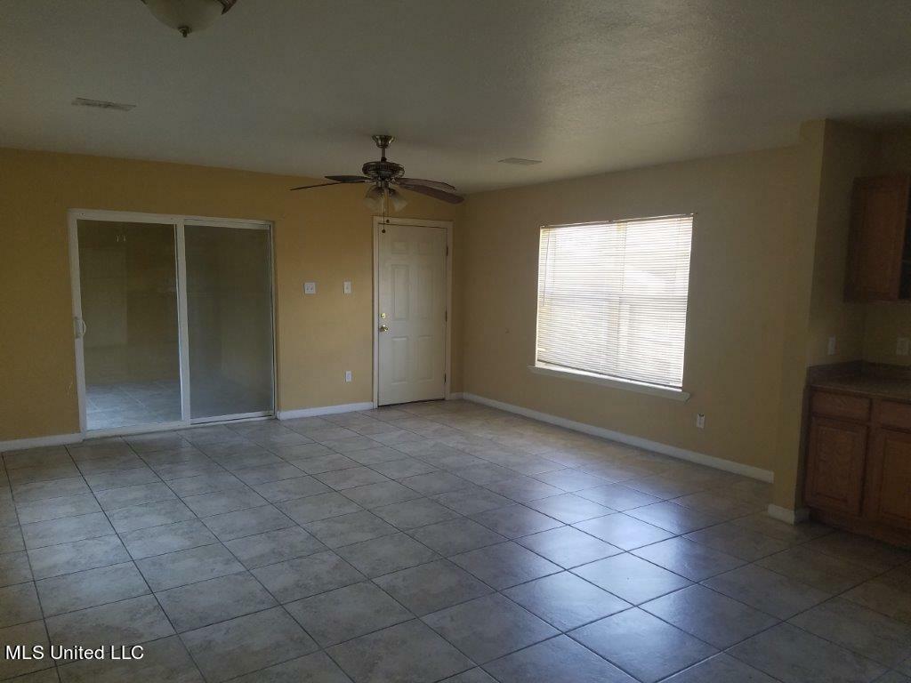 Property Photo:  265 Crawford Street  MS 39530 