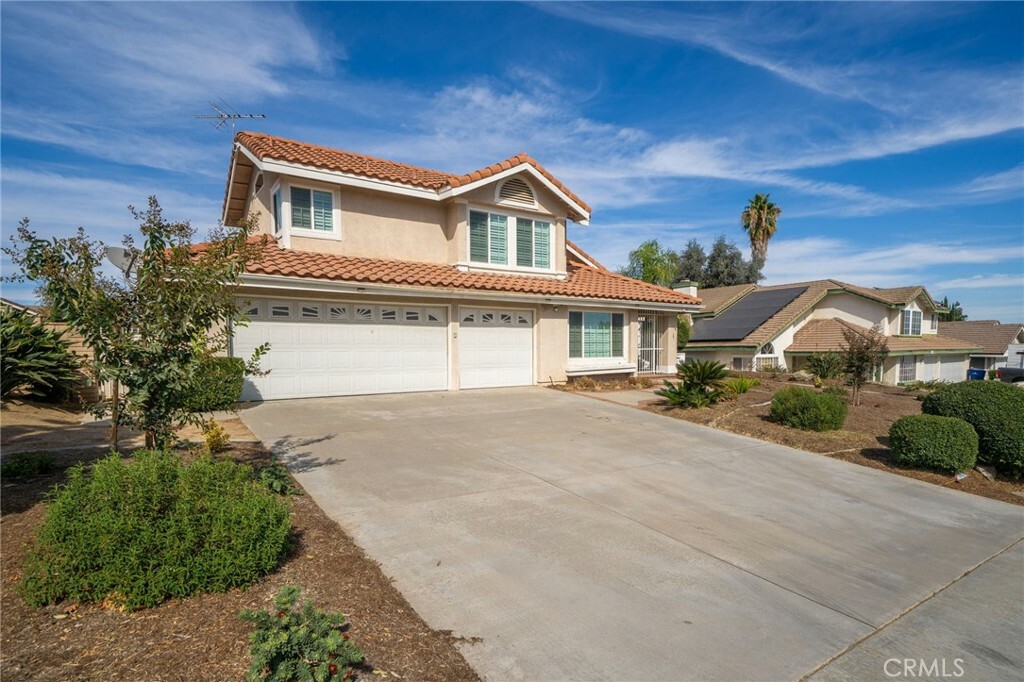 Property Photo:  142 Port Royal Way  CA 92506 