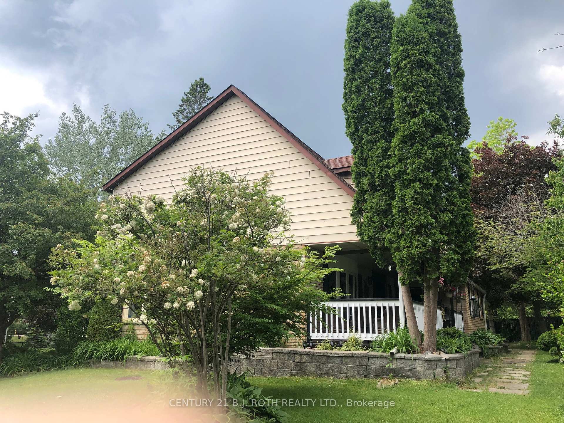 Property Photo: 1711 South Porcupine Avenue 2 ON L9S 1S6