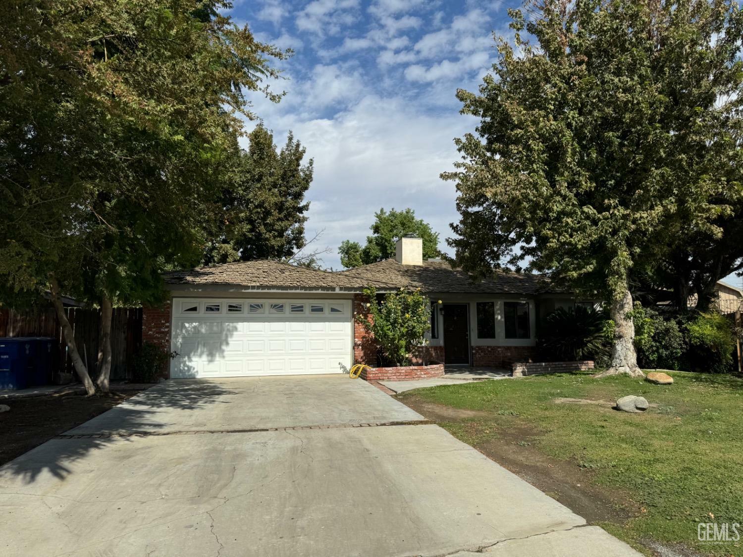 Property Photo:  6100 Ringsdale Court  CA 93313 