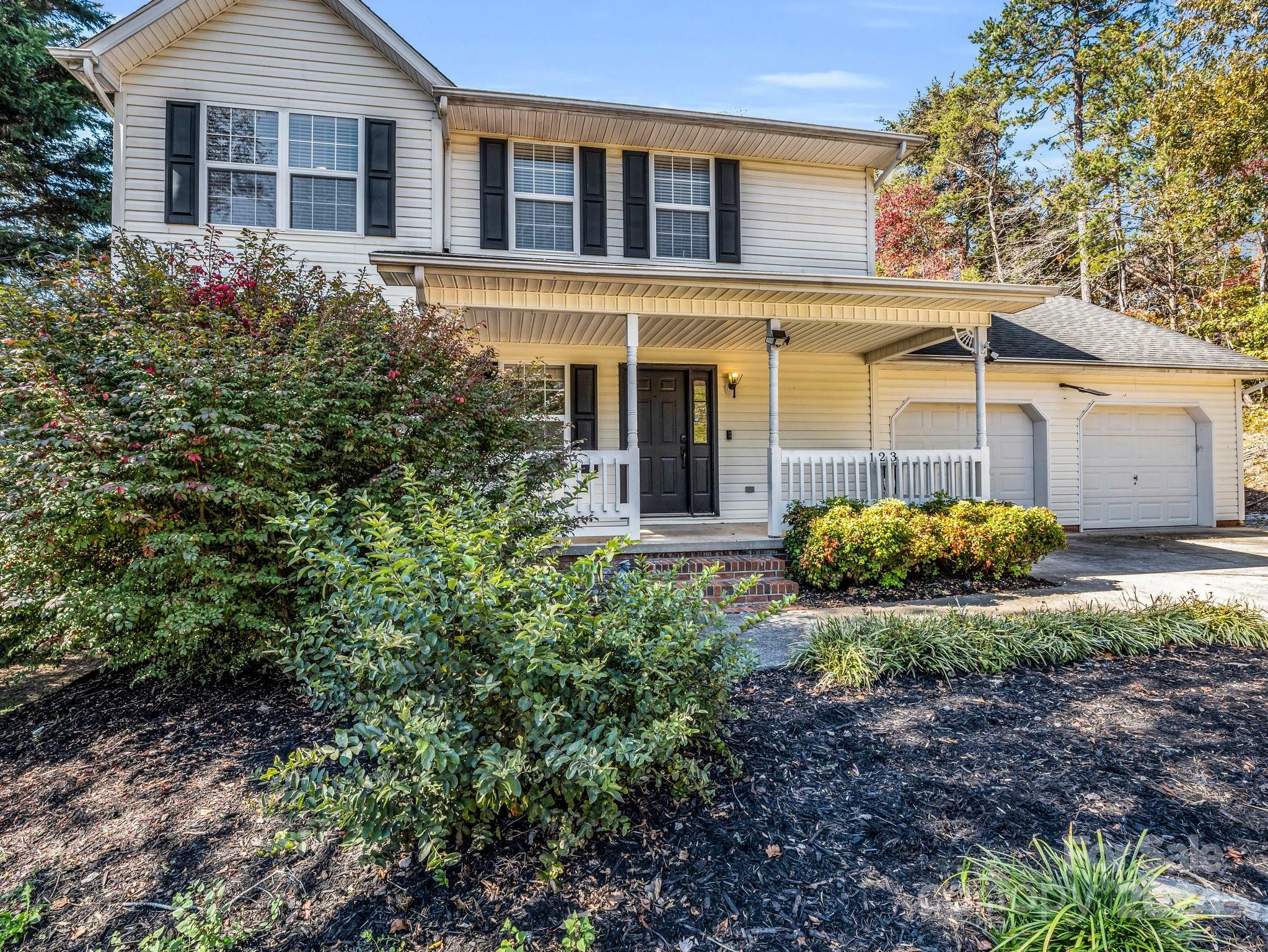 Property Photo:  123 Deacons Ridge Drive  NC 28139 